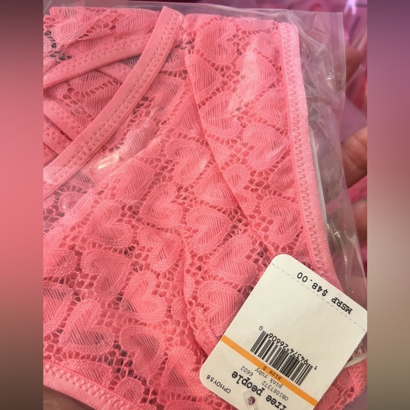💓NWT! Free People Pink Heart Lace Bralette Panty Set - Picture 8 of 8